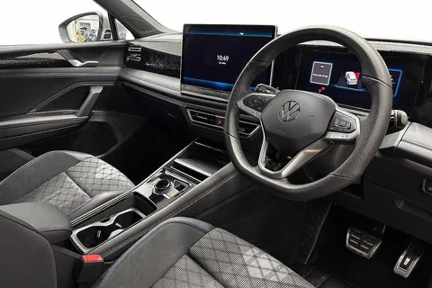 KN75OAA Volkswagen Tiguan 1.5 TSI 272 eHybrid R-Line 5dr DSG **PAN ROOF + INFO PACK PLUS + DRIVER ASS Thumbnail #6