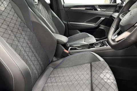 KN75OAA Volkswagen Tiguan 1.5 TSI 272 eHybrid R-Line 5dr DSG **PAN ROOF + INFO PACK PLUS + DRIVER ASS Thumbnail #10