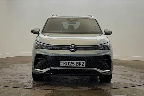 KO25BKZ Volkswagen Tiguan 1.5 TSI 272 eHybrid R-Line 5dr DSG **PAN ROOF + INFO PACK + DRIVER ASSIST** Thumbnail #7