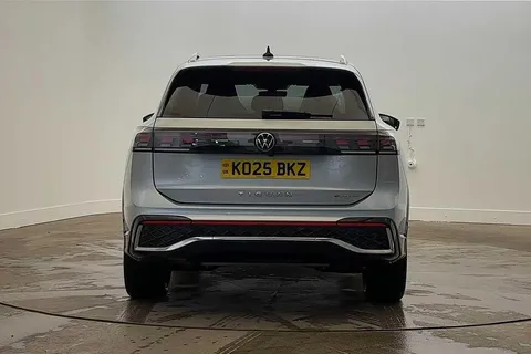 KO25BKZ Volkswagen Tiguan 1.5 TSI 272 eHybrid R-Line 5dr DSG **PAN ROOF + INFO PACK + DRIVER ASSIST** Thumbnail #8