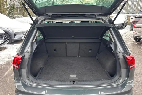10 of 49 for Volkswagen Tiguan 2.0 TDI SE 4Motion Euro 6 (s/s) 5dr