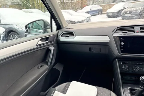 15 of 49 for Volkswagen Tiguan 2.0 TDI SE 4Motion Euro 6 (s/s) 5dr