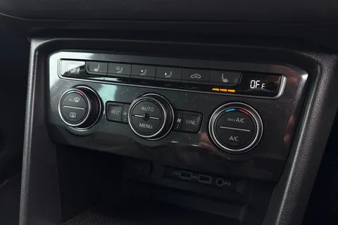 19 of 49 for Volkswagen Tiguan 2.0 TDI SE 4Motion Euro 6 (s/s) 5dr