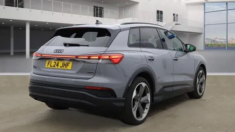 FL24JHF Audi Q4 e-tron Q4  Black Edition 55 e-tron quattro 250,00 kW Thumbnail #4