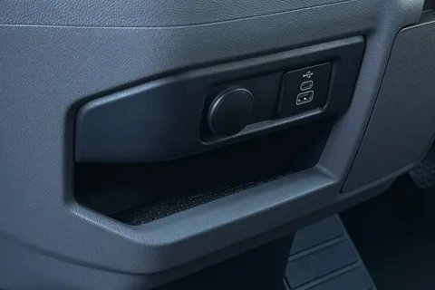 BT75AVR Volkswagen Transporter 2.0 TDI 150PS Commerce Pro Van Auto-Tailgate Thumbnail #56