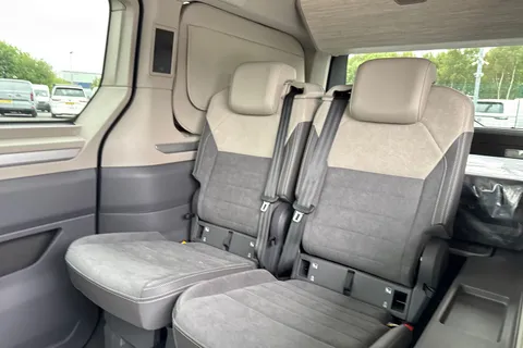 19 of 64 for VOLKSWAGEN CALIFORNIA 2.0 TDI Ocean 5dr DSG