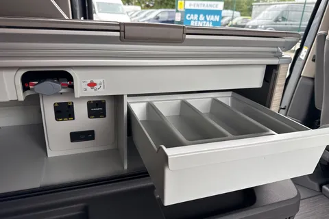 41 of 64 for VOLKSWAGEN CALIFORNIA 2.0 TDI Ocean 5dr DSG