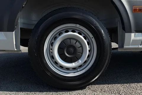 DC75NFM Volkswagen Crafter CR35 Panel van Commerce Plus MWB 177 PS 2.0 TDI 8sp Automatic 4MOTION - LED Thumbnail #11