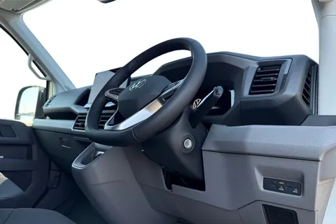 DC75NFM Volkswagen Crafter CR35 Panel van Commerce Plus MWB 177 PS 2.0 TDI 8sp Automatic 4MOTION - LED Thumbnail #14