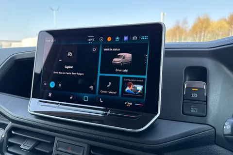 DC75NFM Volkswagen Crafter CR35 Panel van Commerce Plus MWB 177 PS 2.0 TDI 8sp Automatic 4MOTION - LED Thumbnail #17