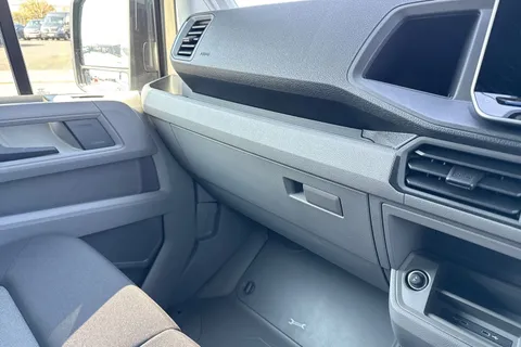 DC75NFM Volkswagen Crafter CR35 Panel van Commerce Plus MWB 177 PS 2.0 TDI 8sp Automatic 4MOTION - LED Thumbnail #20