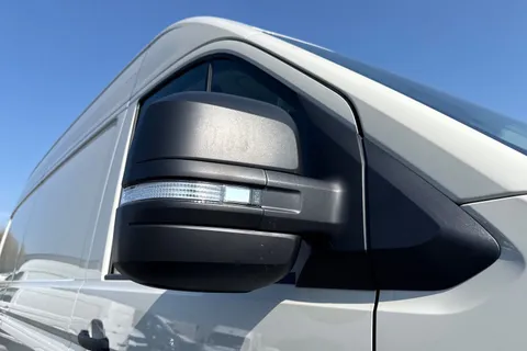 DC75NFM Volkswagen Crafter CR35 Panel van Commerce Plus MWB 177 PS 2.0 TDI 8sp Automatic 4MOTION - LED Thumbnail #25