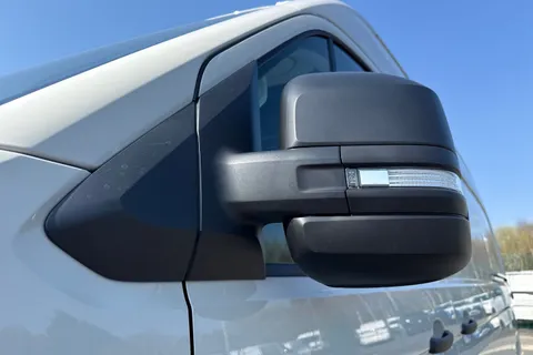 DC75NFM Volkswagen Crafter CR35 Panel van Commerce Plus MWB 177 PS 2.0 TDI 8sp Automatic 4MOTION - LED Thumbnail #26