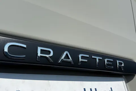 DC75NFM Volkswagen Crafter CR35 Panel van Commerce Plus MWB 177 PS 2.0 TDI 8sp Automatic 4MOTION - LED Thumbnail #34