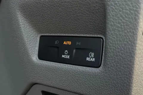 DC75NFM Volkswagen Crafter CR35 Panel van Commerce Plus MWB 177 PS 2.0 TDI 8sp Automatic 4MOTION - LED Thumbnail #37