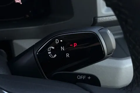 DC75NFM Volkswagen Crafter CR35 Panel van Commerce Plus MWB 177 PS 2.0 TDI 8sp Automatic 4MOTION - LED Thumbnail #41