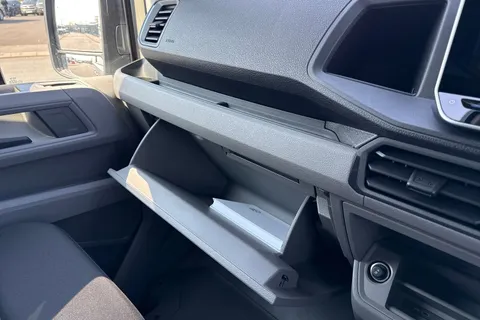 DC75NFM Volkswagen Crafter CR35 Panel van Commerce Plus MWB 177 PS 2.0 TDI 8sp Automatic 4MOTION - LED Thumbnail #44