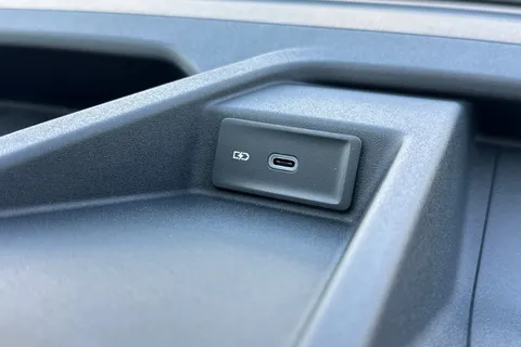 DC75NFM Volkswagen Crafter CR35 Panel van Commerce Plus MWB 177 PS 2.0 TDI 8sp Automatic 4MOTION - LED Thumbnail #45