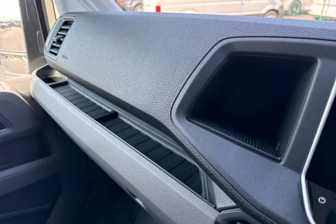 DC75NFM Volkswagen Crafter CR35 Panel van Commerce Plus MWB 177 PS 2.0 TDI 8sp Automatic 4MOTION - LED Thumbnail #46