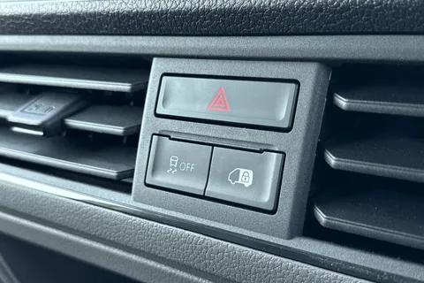 DC75NFM Volkswagen Crafter CR35 Panel van Commerce Plus MWB 177 PS 2.0 TDI 8sp Automatic 4MOTION - LED Thumbnail #47