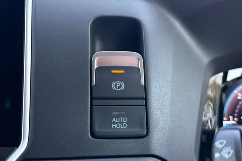 DC75NFM Volkswagen Crafter CR35 Panel van Commerce Plus MWB 177 PS 2.0 TDI 8sp Automatic 4MOTION - LED Thumbnail #48