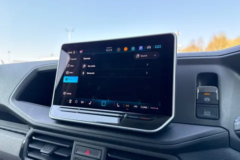 DC75NFM Volkswagen Crafter CR35 Panel van Commerce Plus MWB 177 PS 2.0 TDI 8sp Automatic 4MOTION - LED Thumbnail #52