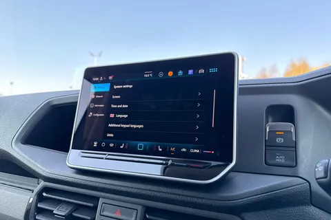 DC75NFM Volkswagen Crafter CR35 Panel van Commerce Plus MWB 177 PS 2.0 TDI 8sp Automatic 4MOTION - LED Thumbnail #57