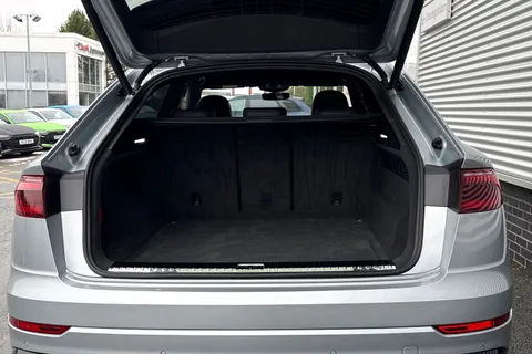 DX75TYT Audi Q8 SUV  Black Edition 50 TDI quattro 286 PS tiptronic Thumbnail #7