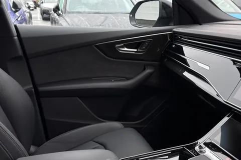 DX75TYT Audi Q8 SUV  Black Edition 50 TDI quattro 286 PS tiptronic Thumbnail #20
