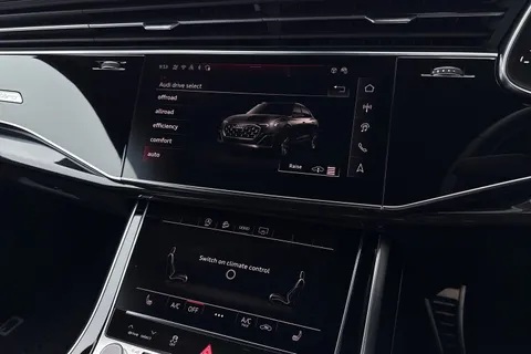 DX75TYT Audi Q8 SUV  Black Edition 50 TDI quattro 286 PS tiptronic Thumbnail #32
