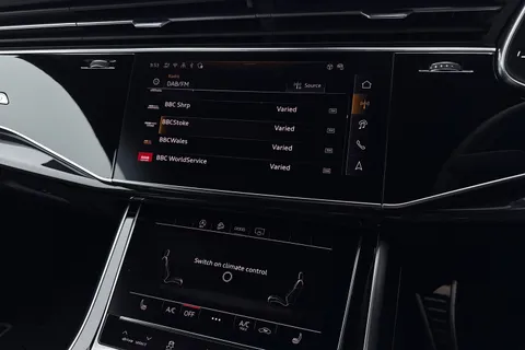 DX75TYT Audi Q8 SUV  Black Edition 50 TDI quattro 286 PS tiptronic Thumbnail #37