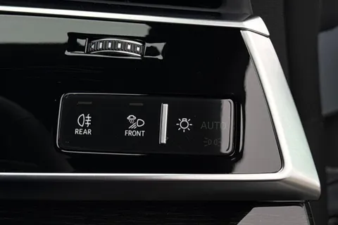 DX75TYT Audi Q8 SUV  Black Edition 50 TDI quattro 286 PS tiptronic Thumbnail #44