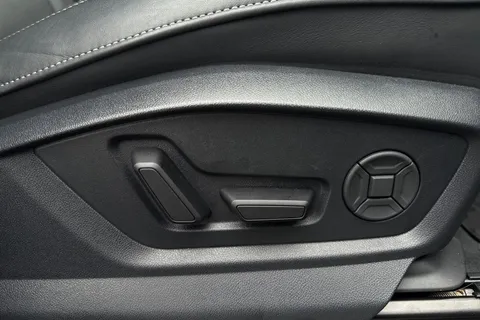 DX75TYT Audi Q8 SUV  Black Edition 50 TDI quattro 286 PS tiptronic Thumbnail #45