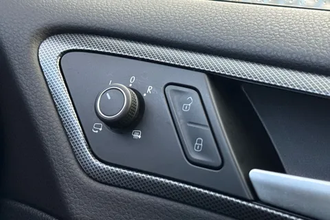 CX69ZDD Volkswagen Golf 2.0 TSI GTI TCR Hatchback 5dr Petrol DSG Euro 6 (s/s) (290 ps) Thumbnail #39