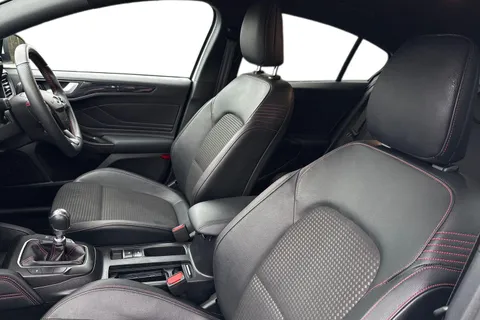 MX70UAJ Ford Focus 1.5 EcoBlue ST-Line X Euro 6 (s/s) 5dr Thumbnail #12