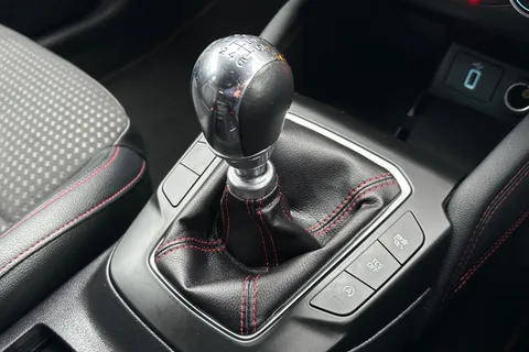 MX70UAJ Ford Focus 1.5 EcoBlue ST-Line X Euro 6 (s/s) 5dr Thumbnail #21