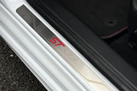 MX70UAJ Ford Focus 1.5 EcoBlue ST-Line X Euro 6 (s/s) 5dr Thumbnail #33