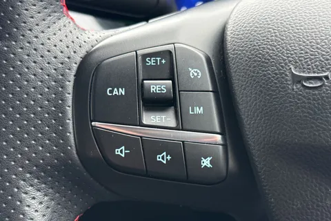 MX70UAJ Ford Focus 1.5 EcoBlue ST-Line X Euro 6 (s/s) 5dr Thumbnail #35