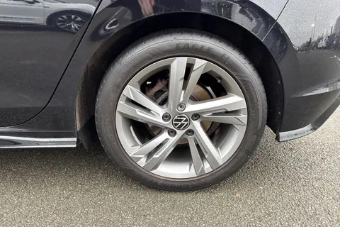 12 of 43 for VOLKSWAGEN GOLF 1.5 TSI R-Line 5dr