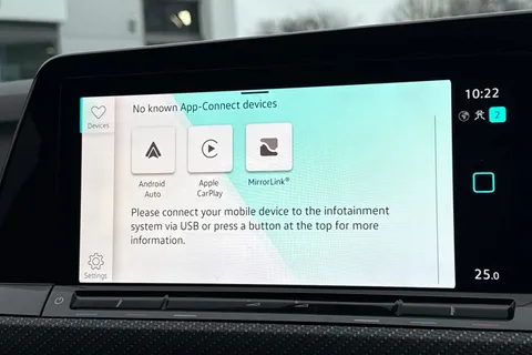 28 of 43 for VOLKSWAGEN GOLF 1.5 TSI R-Line 5dr