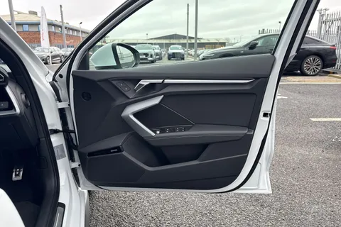  Audi A3 1.5 TFSI S line Sportback Euro 6 (s/s) 5dr Thumbnail #47