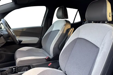 PF71KNS Volkswagen ID.3 150kW Family Pro Performance 58kWh 5dr Auto | 18'' Alloys |  Matrix LED Lig Thumbnail #16