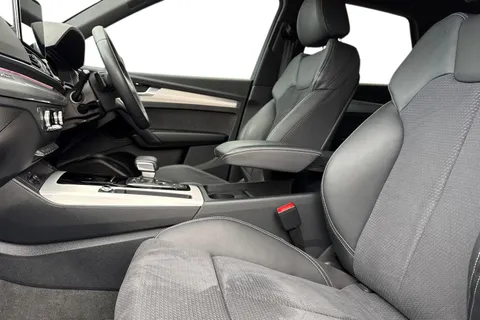 BV23VCL Audi Q5 2.0 TDI 40 S line S Tronic quattro Euro 6 (s/s) 5dr Thumbnail #17