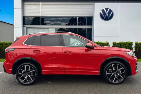 ISZ7266 Volkswagen Tiguan 1.5 TSI 272 eHybrid R-Line 5dr DSG | Heated Seats | ACC | NAV Thumbnail #4