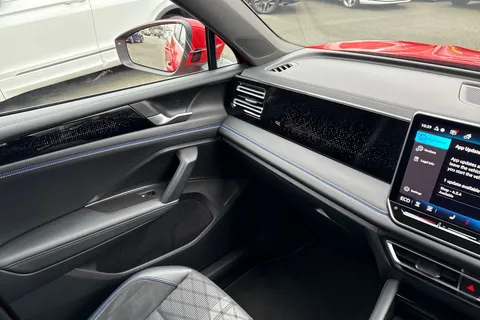 ISZ7266 Volkswagen Tiguan 1.5 TSI 272 eHybrid R-Line 5dr DSG | Heated Seats | ACC | NAV Thumbnail #21