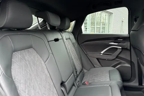  Audi Q5 2.0 TDI Edition 1 Sportback S Tronic quattro Euro 6 (s/s) 5dr Thumbnail #19