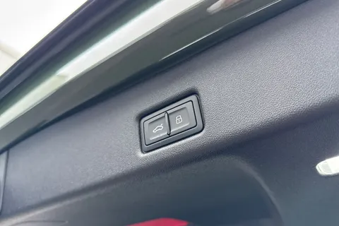  Audi Q5 2.0 TDI Edition 1 Sportback S Tronic quattro Euro 6 (s/s) 5dr Thumbnail #37