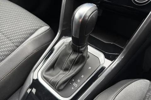 KS71GDU Volkswagen T-Roc 2.0 TDI EVO R-Line 5dr DSG Thumbnail #24