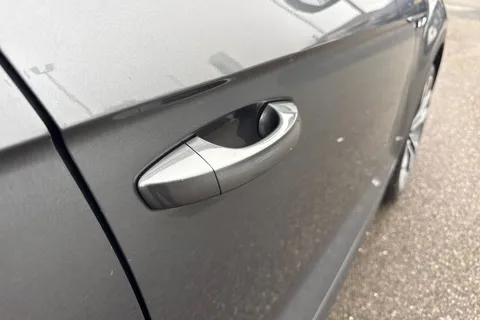 KS71GDU Volkswagen T-Roc 2.0 TDI EVO R-Line 5dr DSG Thumbnail #29