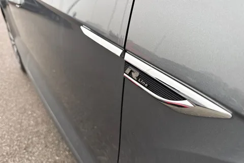 KS71GDU Volkswagen T-Roc 2.0 TDI EVO R-Line 5dr DSG Thumbnail #30